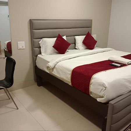 Hotel Amenda International New Delhi Bagian luar foto