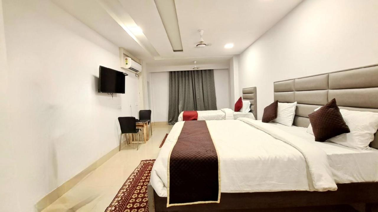Hotel Amenda International New Delhi Bagian luar foto