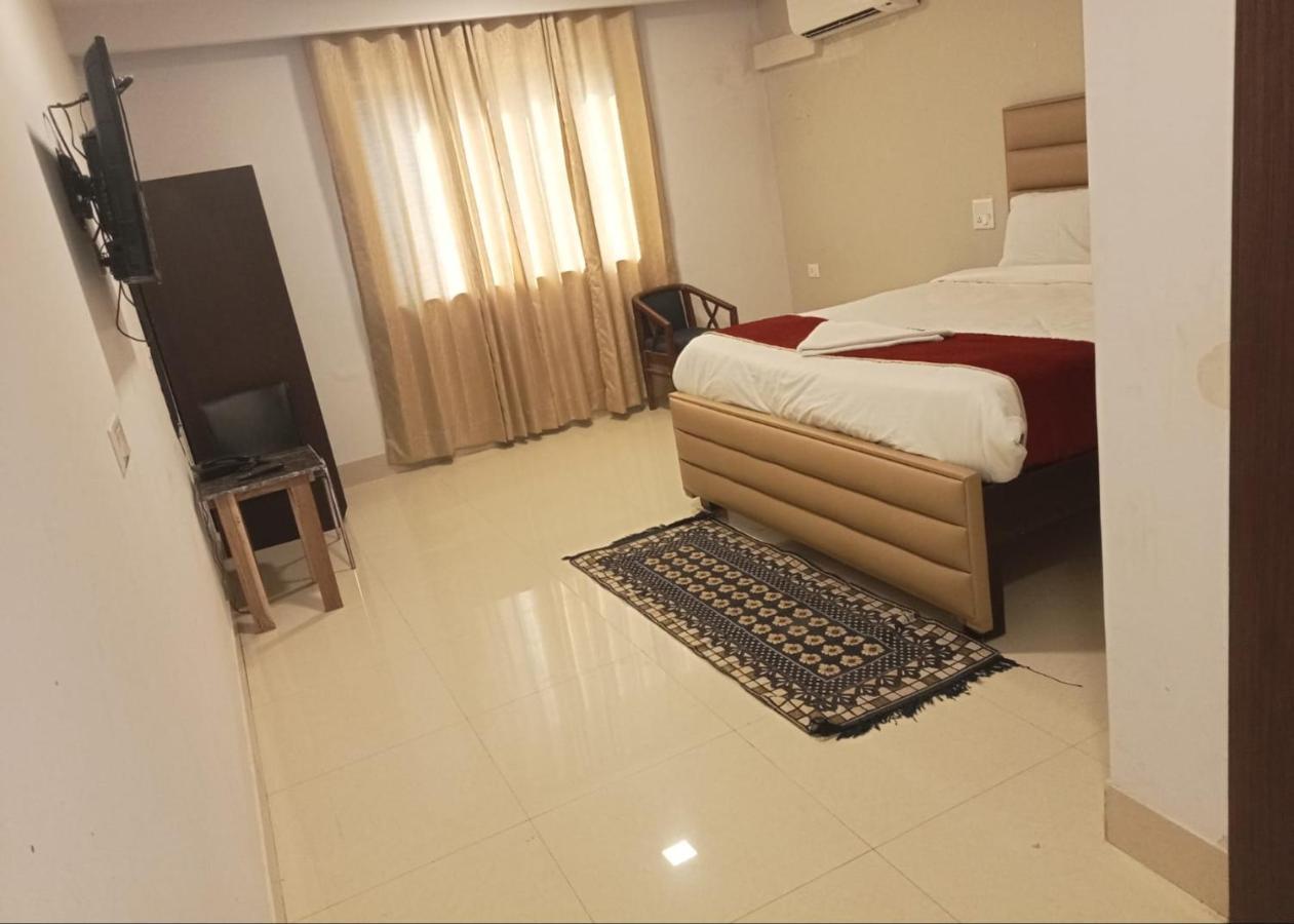 Hotel Amenda International New Delhi Bagian luar foto