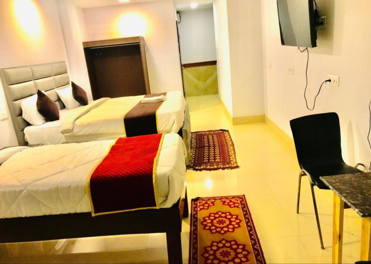 Hotel Amenda International New Delhi Bagian luar foto