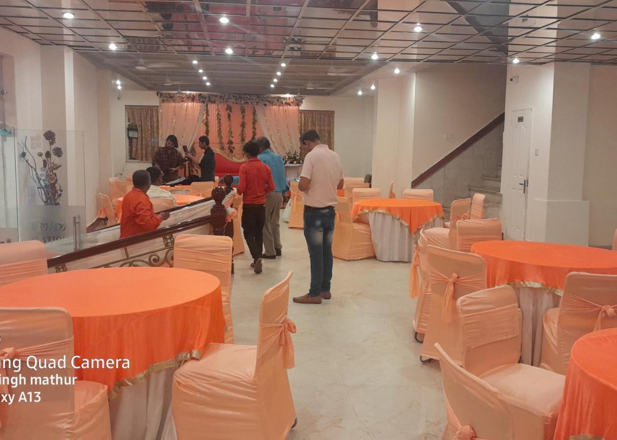 Hotel Amenda International New Delhi Bagian luar foto